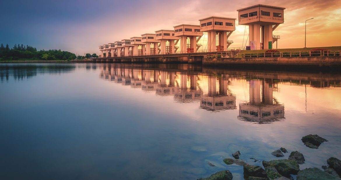 utho-wipat-prasit-floodgates-sunset-pak-phanang-nakhon-si-thammarat-thailand